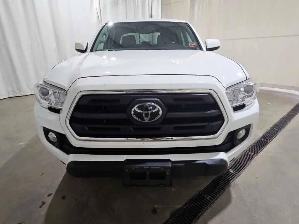 Used 2019 Super White Toyota SR5 image 7
