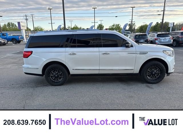 Used 2019 White Lincoln Reserve image 3