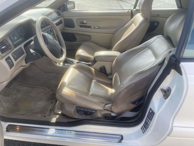 Used 1999 White Volvo Base image 11