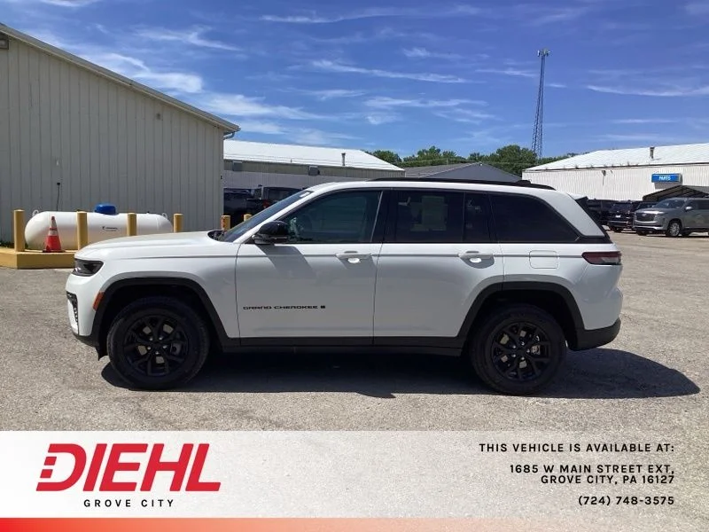 Used 2026 White Jeep Altitude image 4
