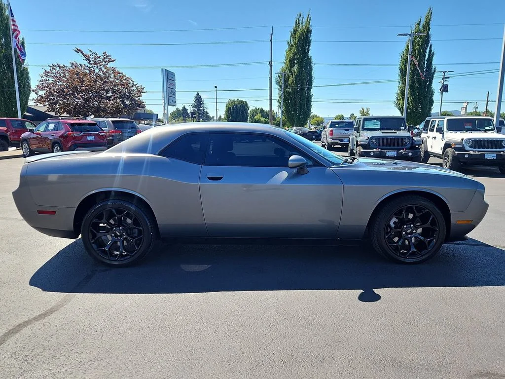 Used 2011 Mineral Gray Metallic Clearcoat Dodge R/T image 7