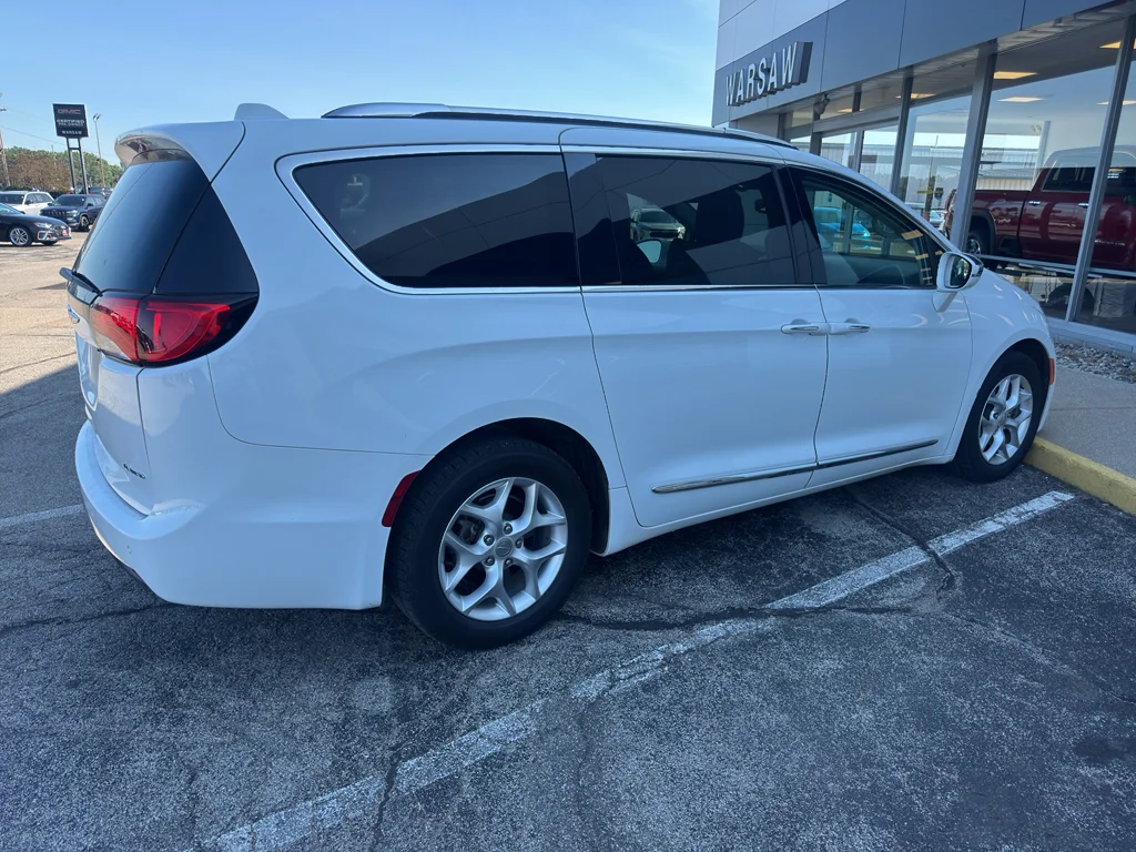 Used 2020 Bright White Clearcoat Chrysler Limited image 5