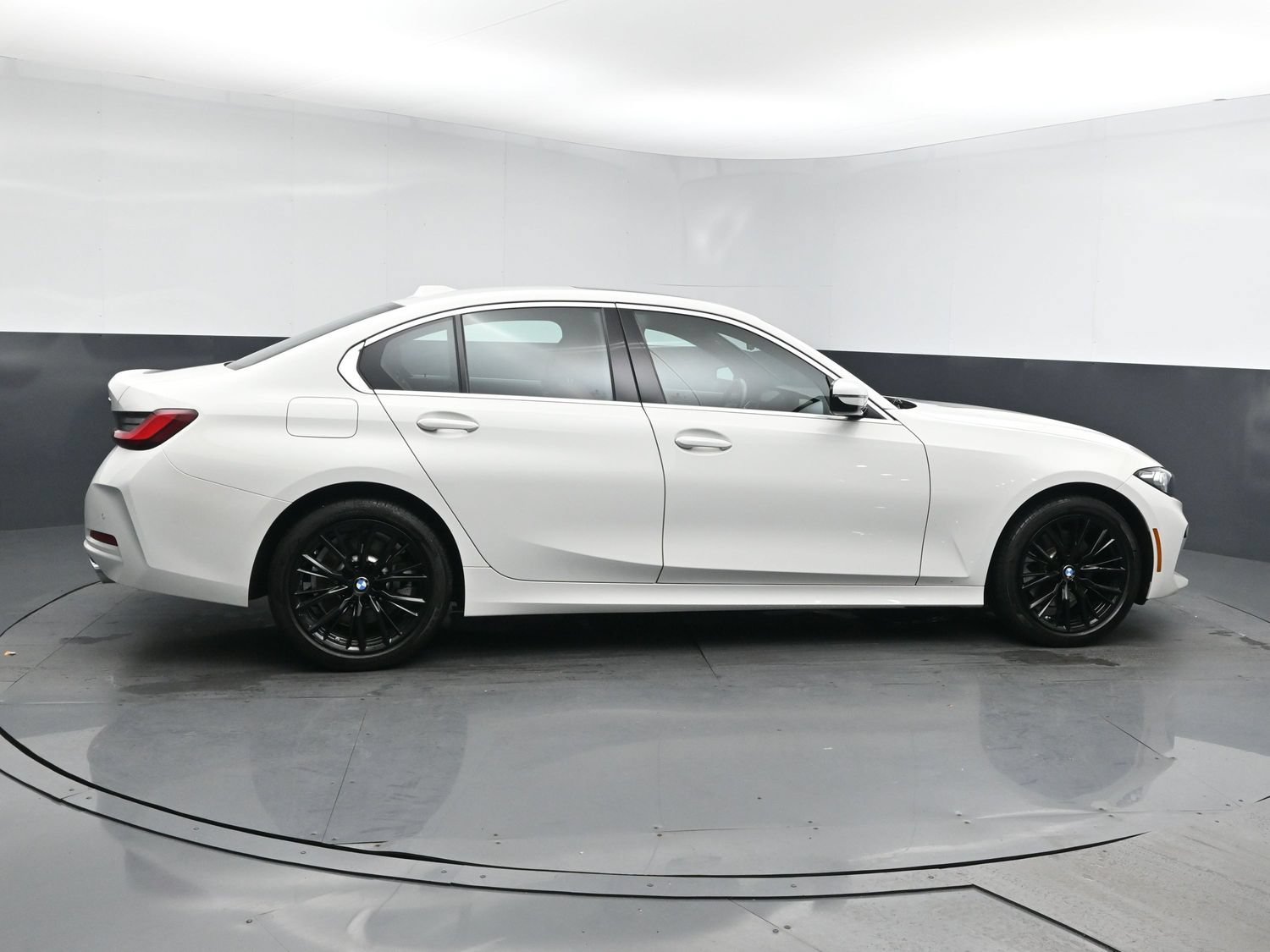 Used 2024 Alpine White BMW 330i xDrive image 3