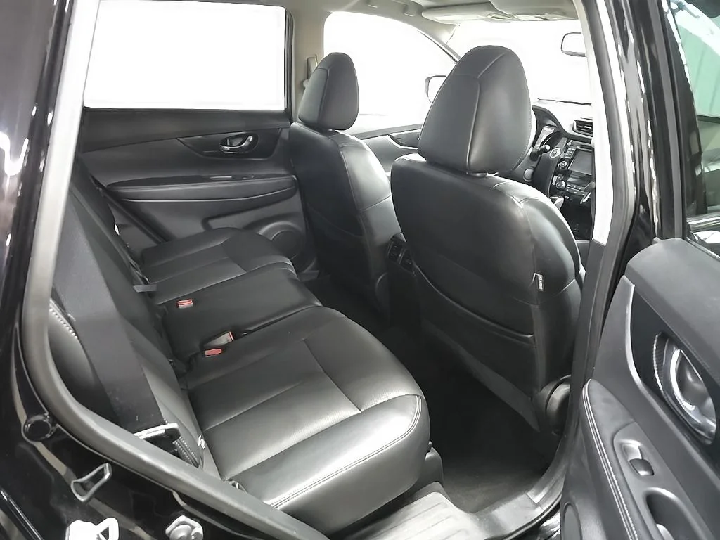 Used 2017 Black Nissan SL image 19