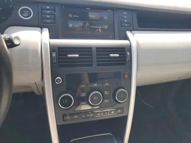 Used 2016 Silver Land Rover SE image 15