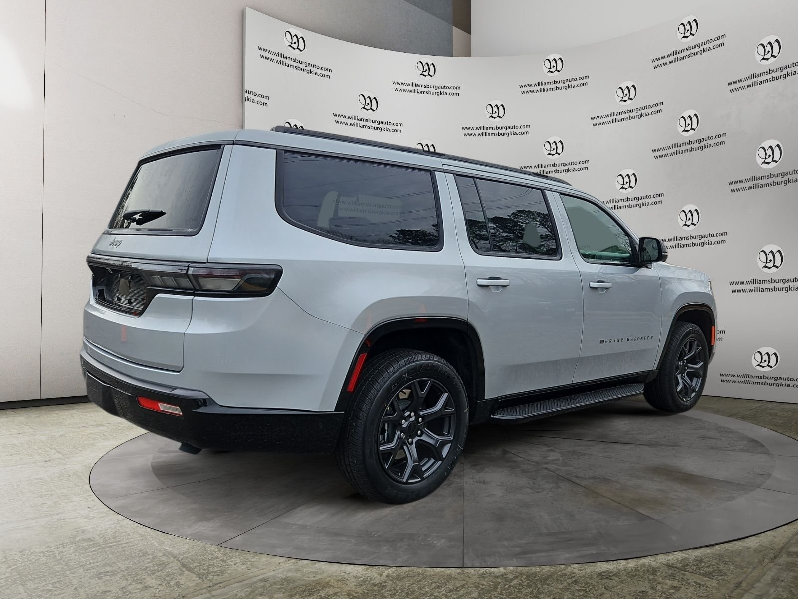 New 2026 Silver-Zynith Exterior Paint Jeep Limited Altitude image 5