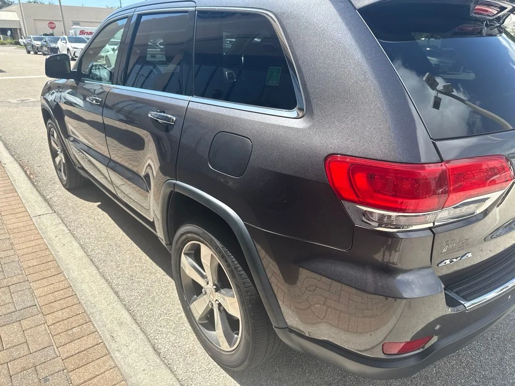 Used 2016 Gray Jeep Limited image 11