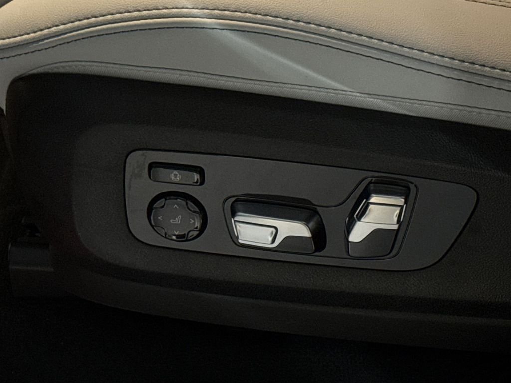New 2026 Gray Metallic BMW xDrive40i image 12