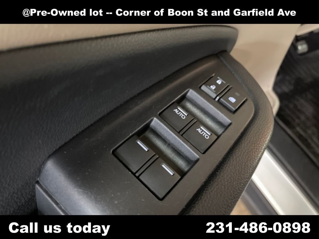 Used 2016  Honda EX image 15