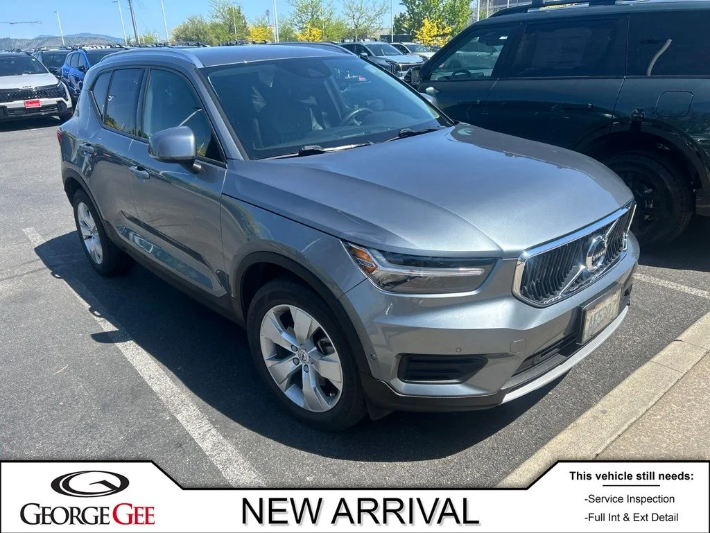 2019 Volvo XC40 T5 Momentum AWD's photo