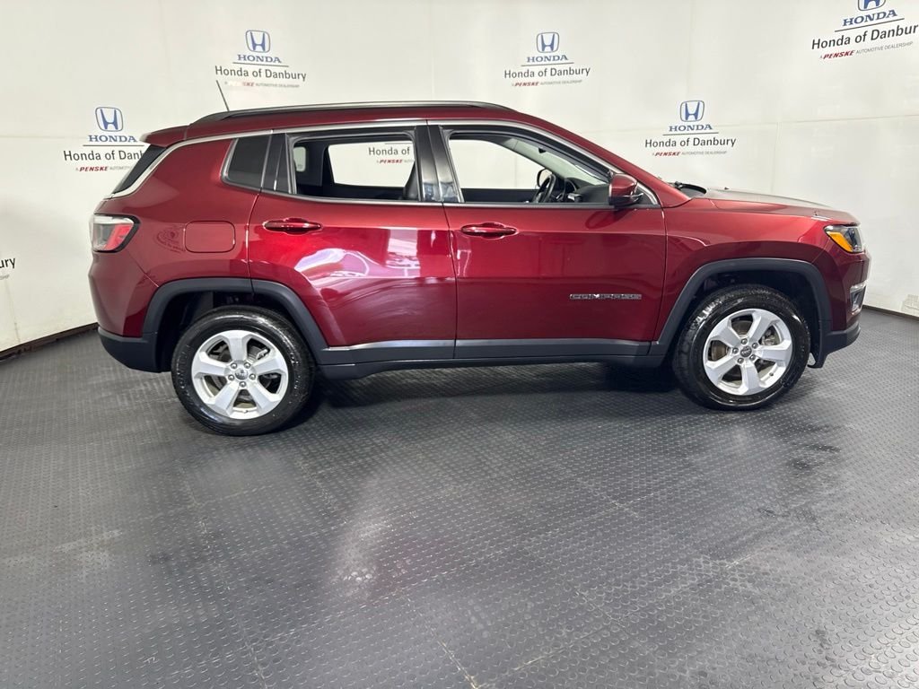 Used 2021 Velvet Jeep Latitude image 3