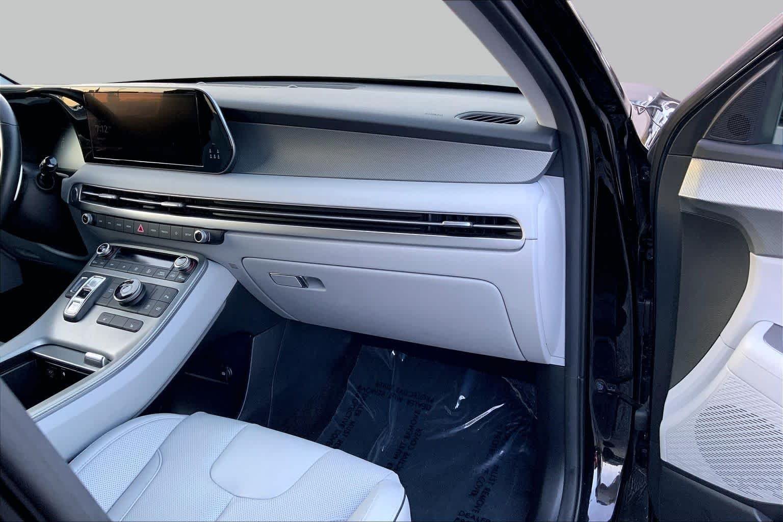 Used 2025 Abyss Black Pearl Hyundai SEL image 17