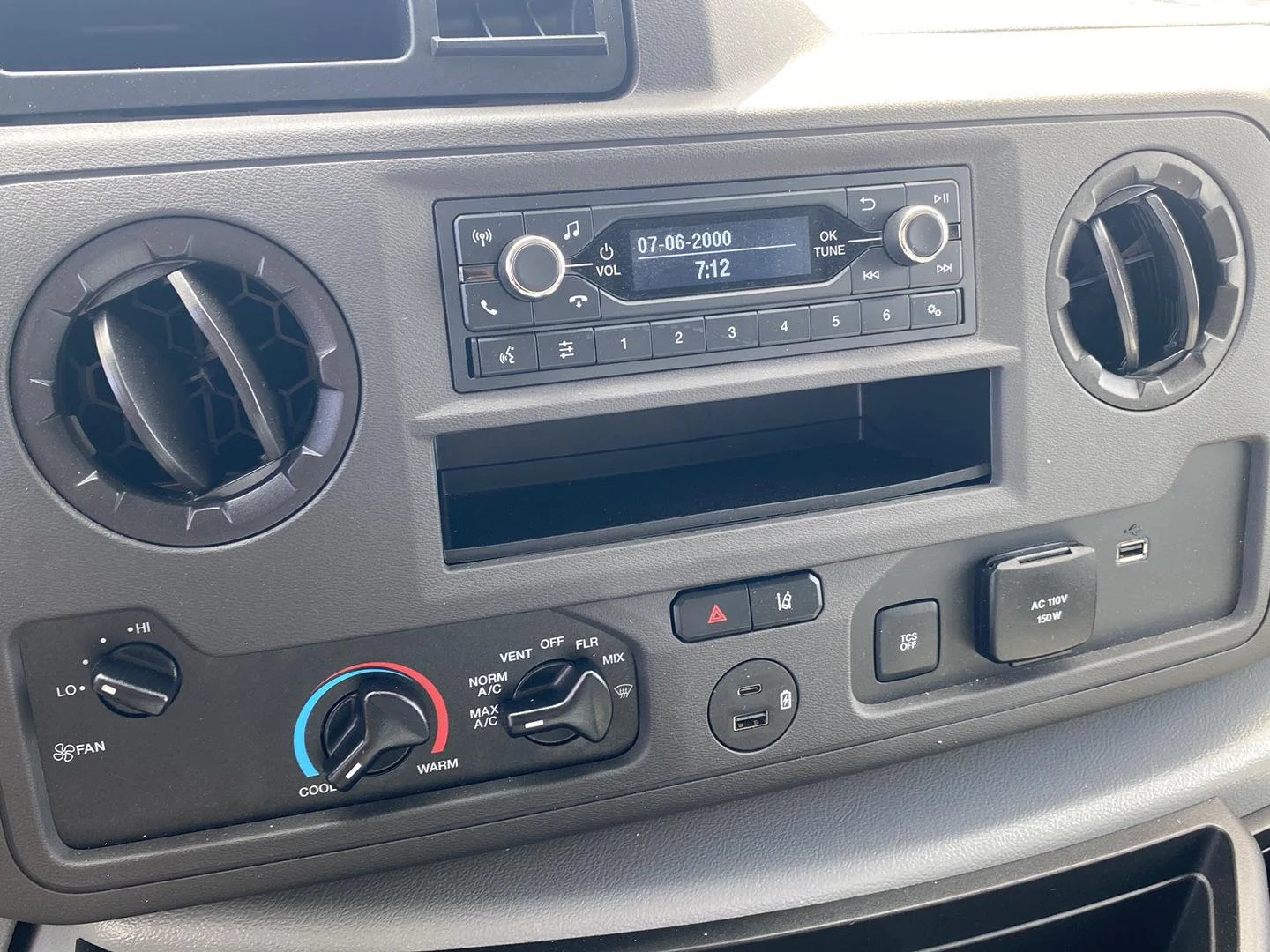 Used 2027 Wh Ford  image 18