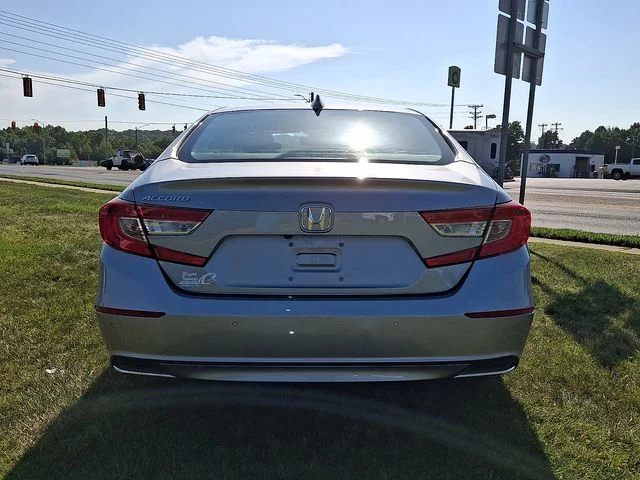 Used 2018 Silver Honda EX-L image 5
