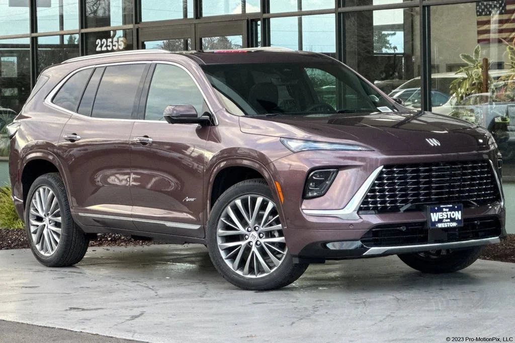 2026 Buick Enclave Avenir AWD's photo