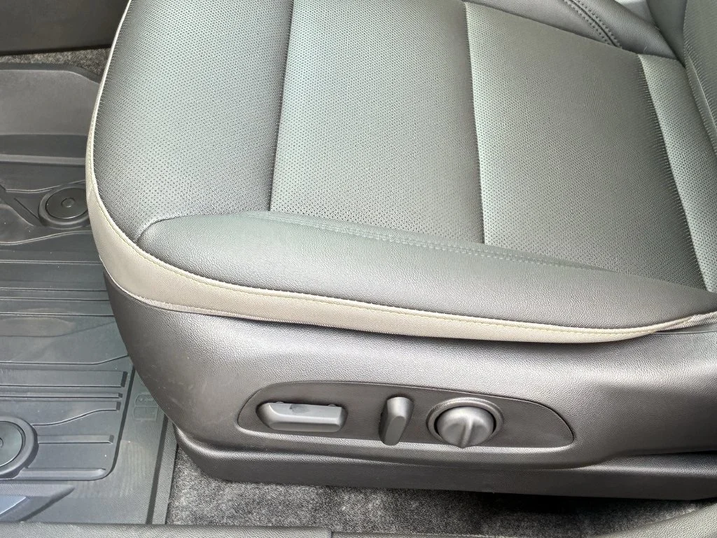 New 2026 Mosaic Black Metallic Chevrolet ACTIV image 13