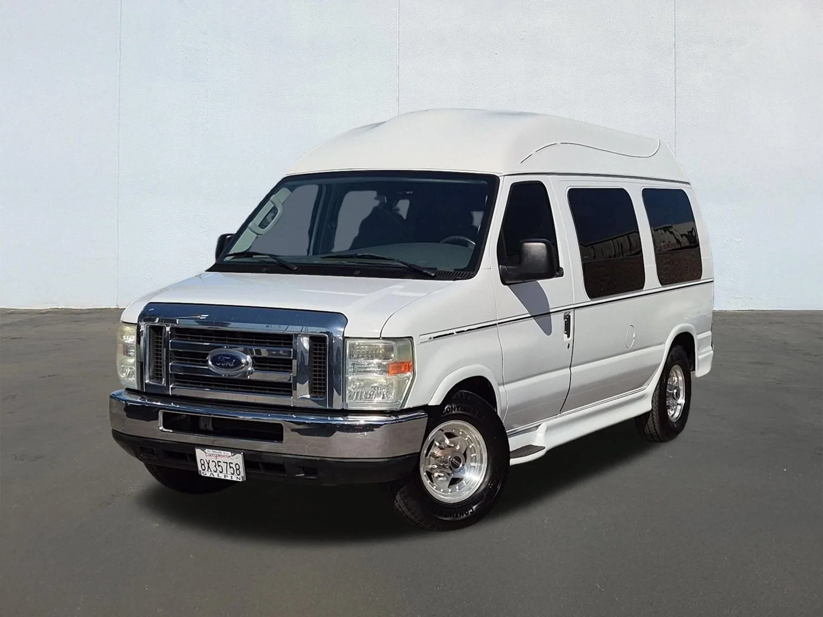 Used 2008 White Ford  image 1