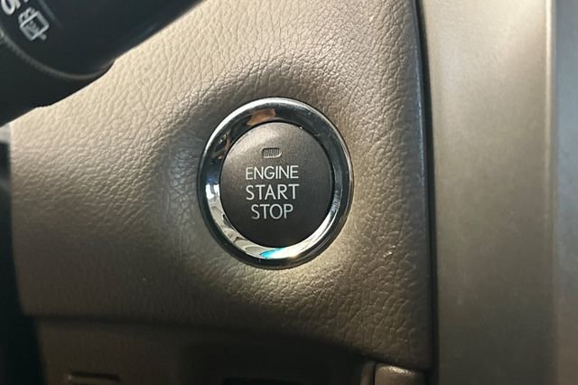 Used 2017  Lexus 460 image 26