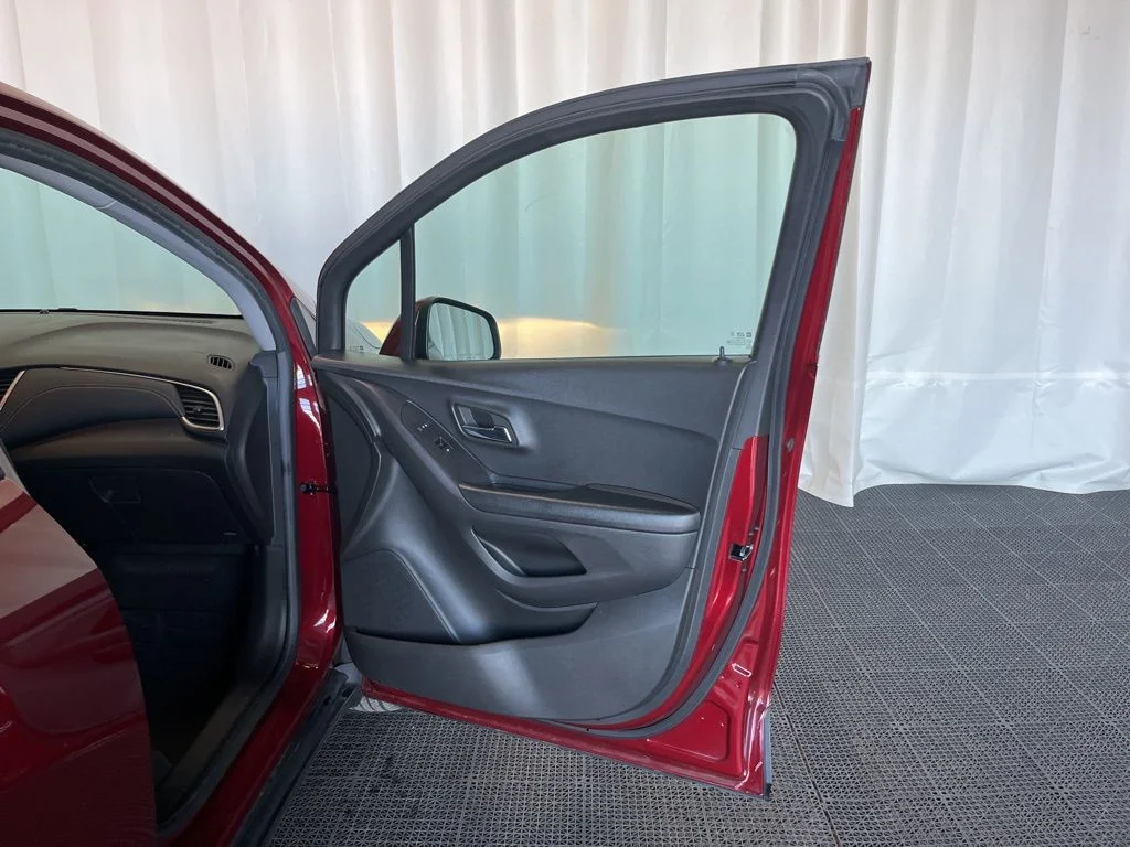 Used 2022 Red Chevrolet LT image 17