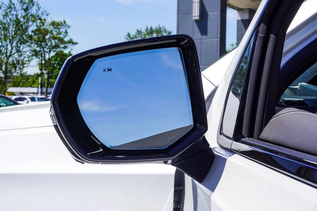 Used 2025 White Cadillac Sport image 43