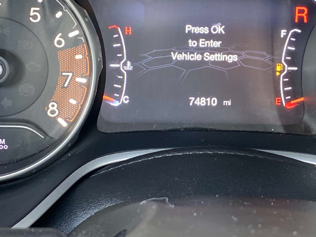 Used 2019 Black Jeep Latitude image 34