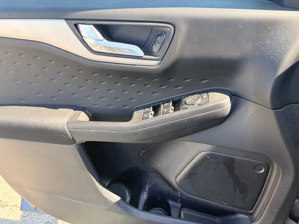Used 2020 Blue Metallic Ford SE image 9