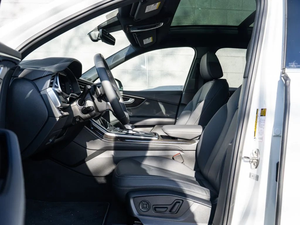 Used 2025 White Audi  image 17