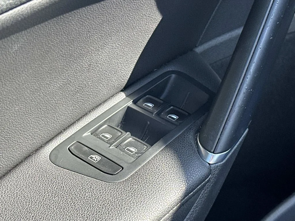 Used 2015  Volkswagen TSI SE 4-Door image 23