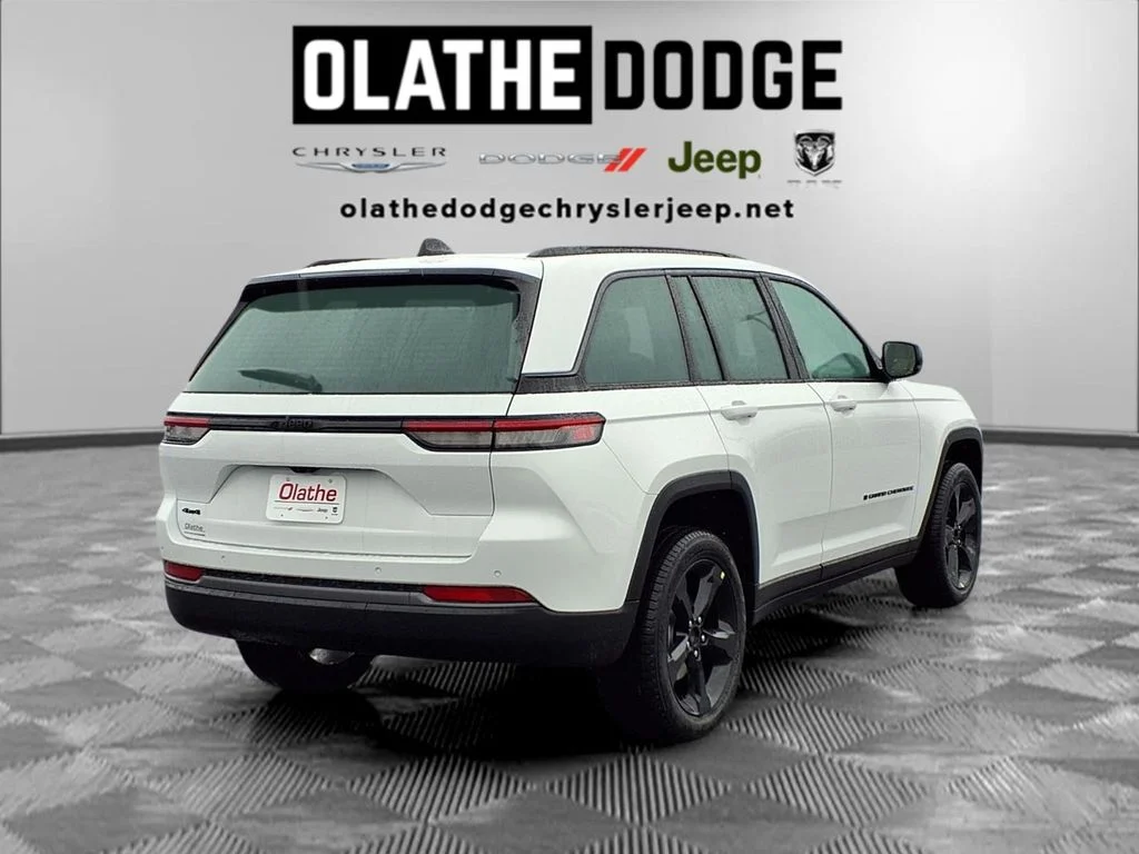 New 2026 Bright White Clear-Coat Exterior Paint Jeep Limited image 28