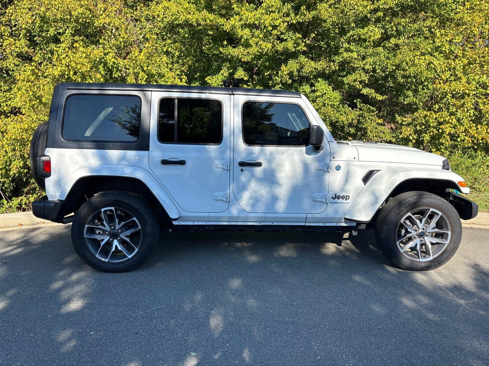 Used 2024 Bright White Clearcoat Jeep Sport S image 6