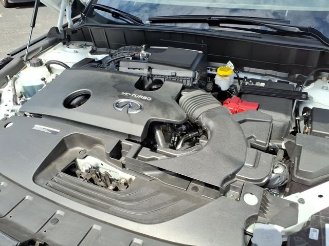 Used 2025 White INFINITI LUXE image 24