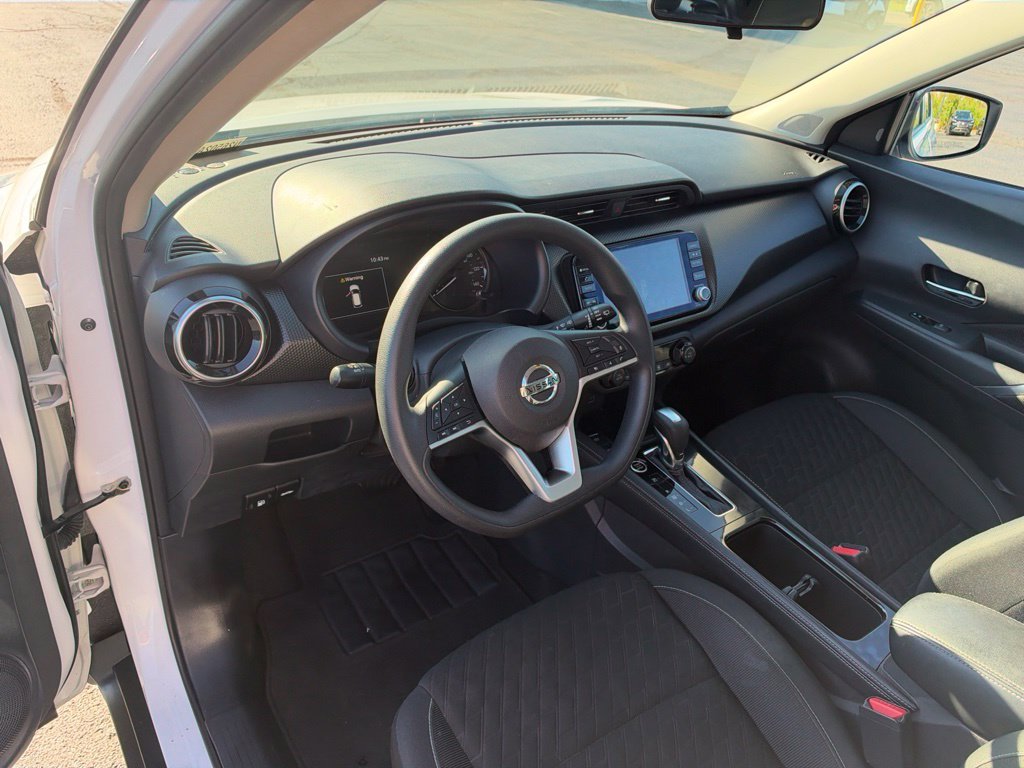 Used 2021 White Nissan SV image 11