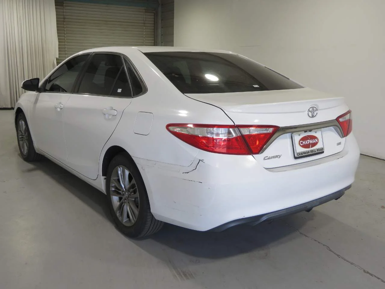 Used 2016 Super White Toyota XLE image 6