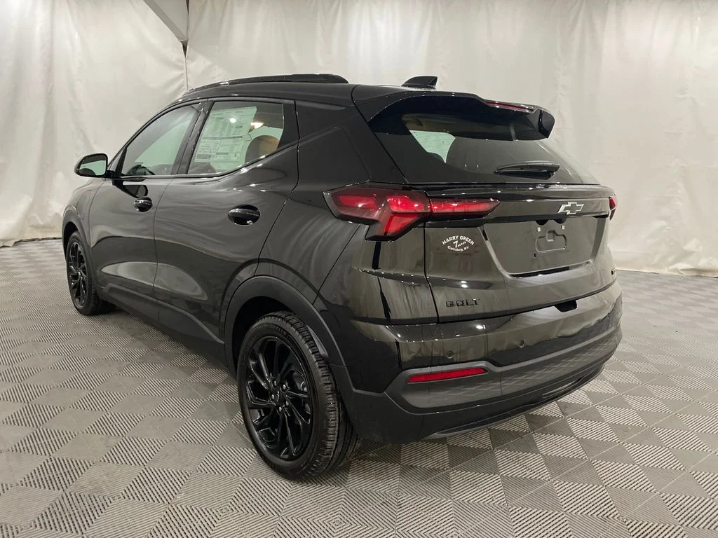 2027 Chevrolet Bolt RS - Photo 8