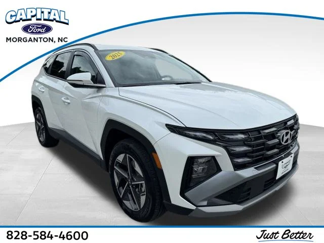 Used 2025 White Hyundai SEL Convenience image 1