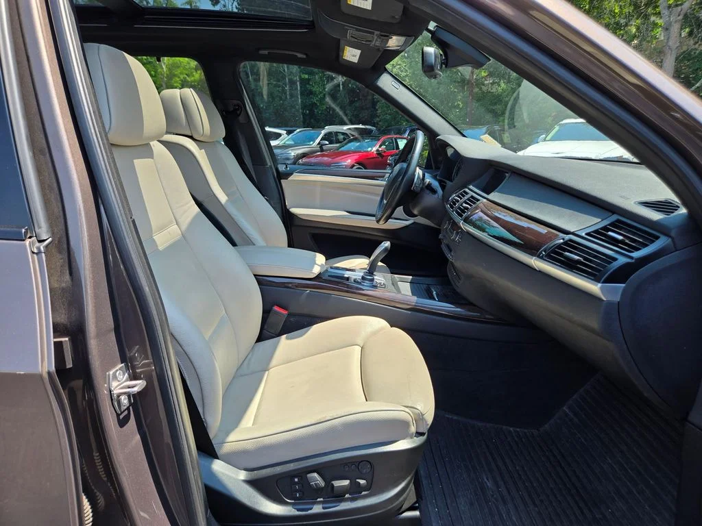 Used 2013 Bronze Metallic BMW xDrive50i image 11
