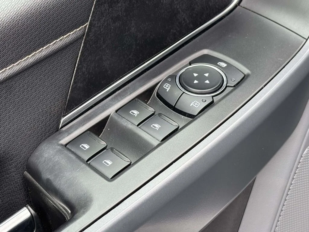 Used 2021 Silver Ford XLT image 28