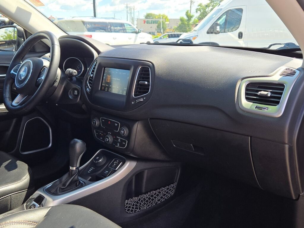 Used 2018 Gray Jeep Latitude image 6