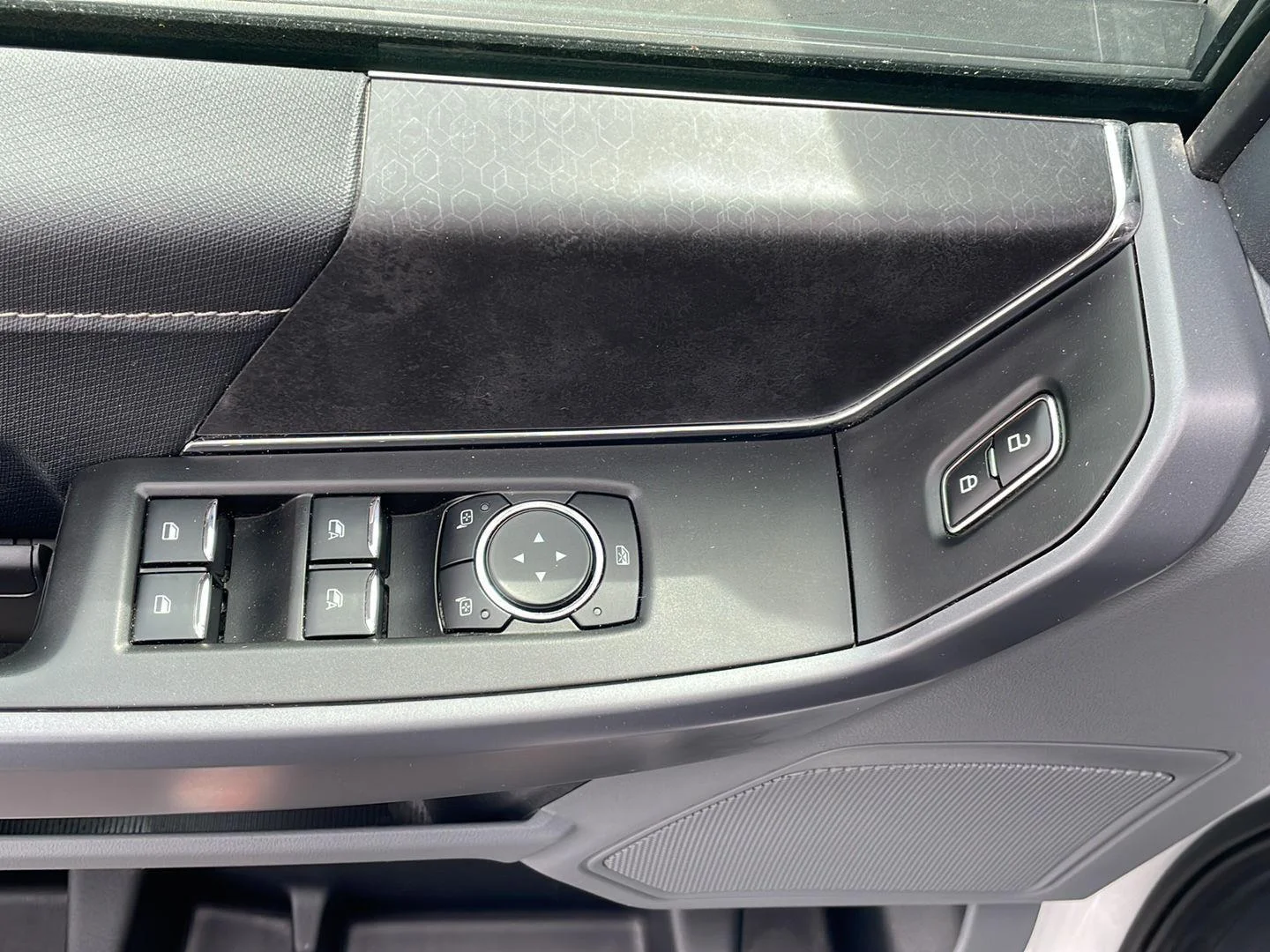 Used 2025 Oxford White Ford XLT image 13