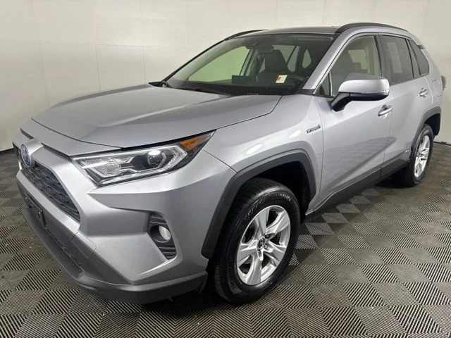 Used 2019 Silver Toyota XLE image 8