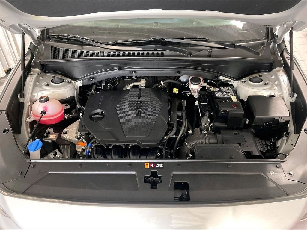 Used 2023 Silver Hyundai SE image 30