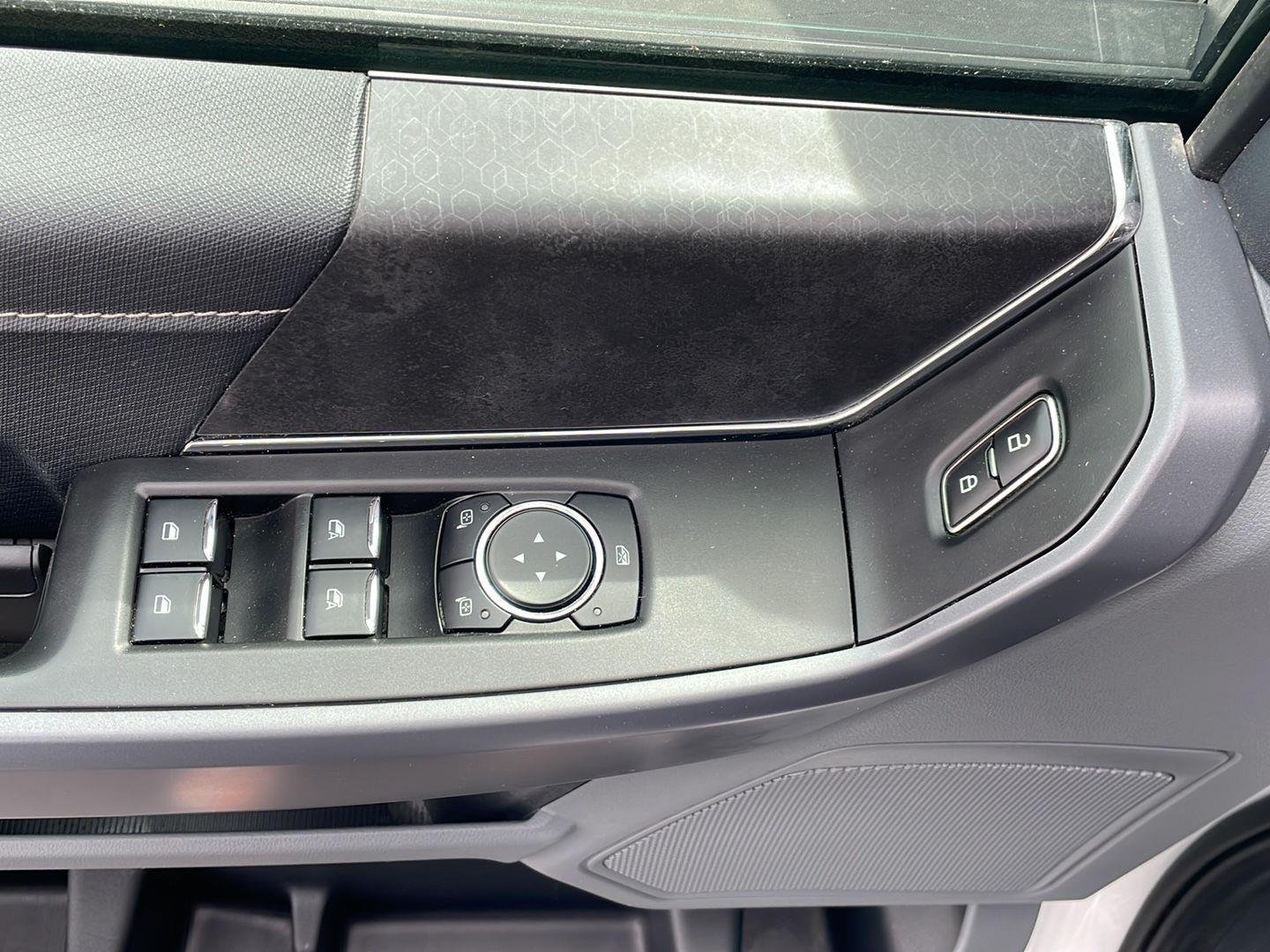 Used 2025 Oxford White Ford XLT image 13