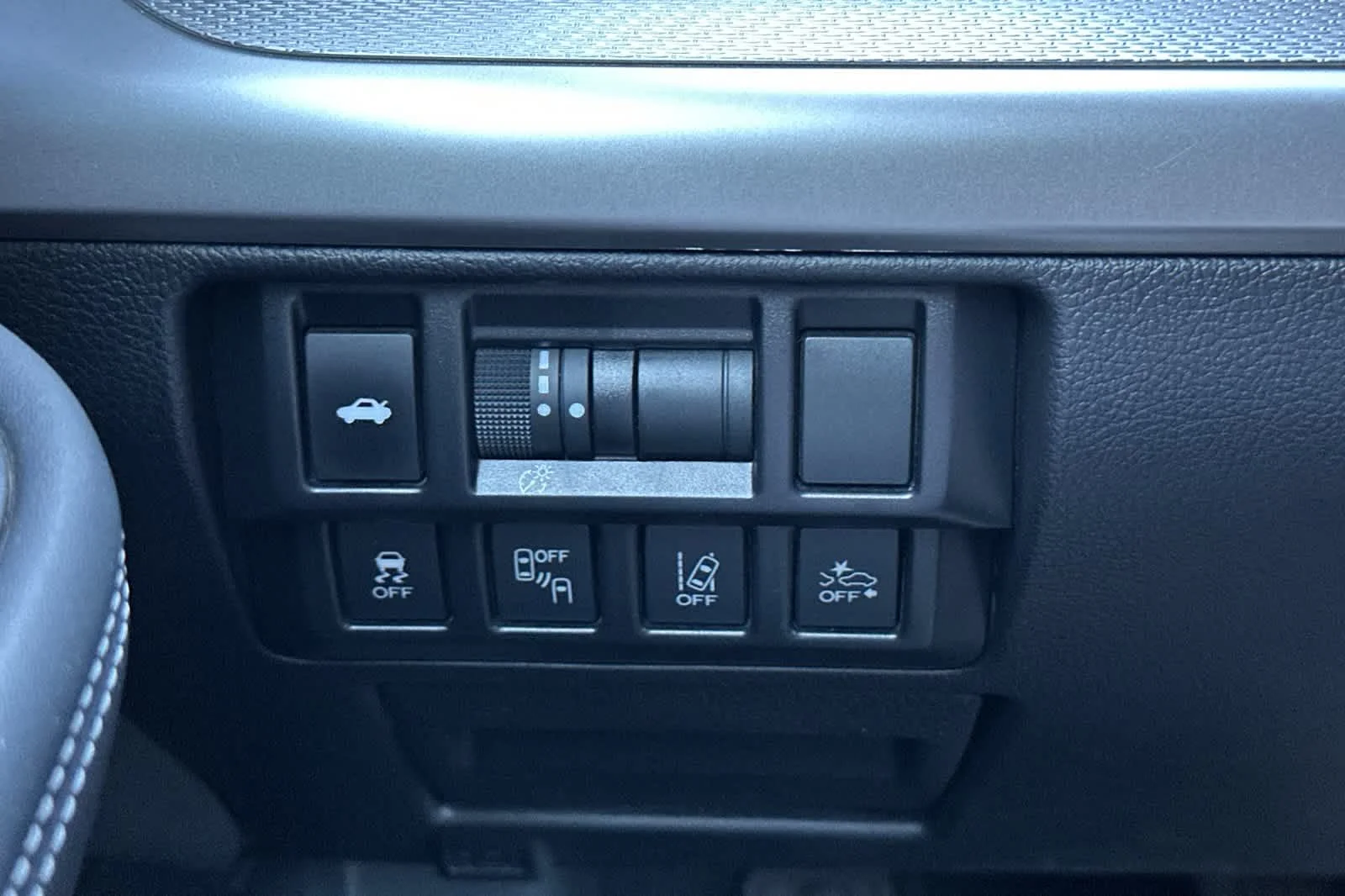 Used 2018 Twilight Blue Metallic Subaru Premium image 28