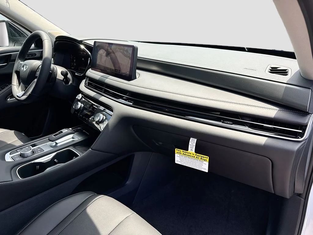 New 2027 RADIANT WHITE INFINITI Luxe FWD image 32