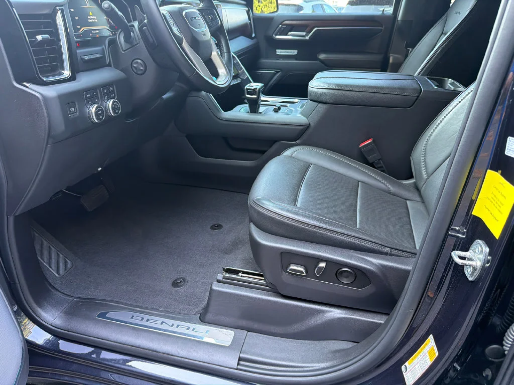 Used 2023 Silver GMC Denali image 9