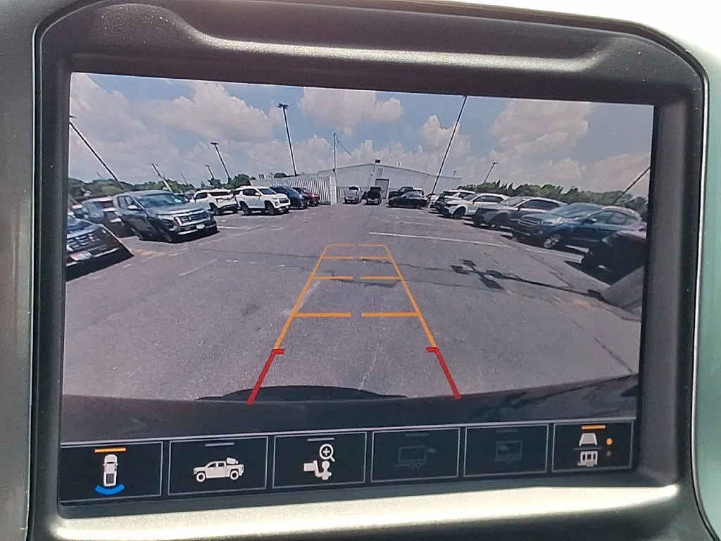 Used 2020 BLACK Chevrolet RST image 25