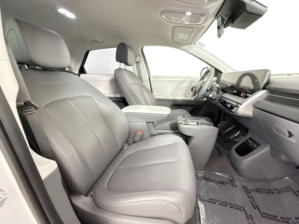 Used 2025 White Hyundai SEL image 26