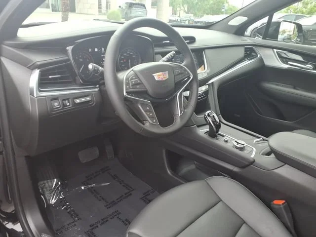 Used 2025 Stellar Black Metallic Cadillac Premium Luxury image 14