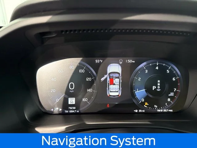 Used 2022  Volvo Momentum image 25