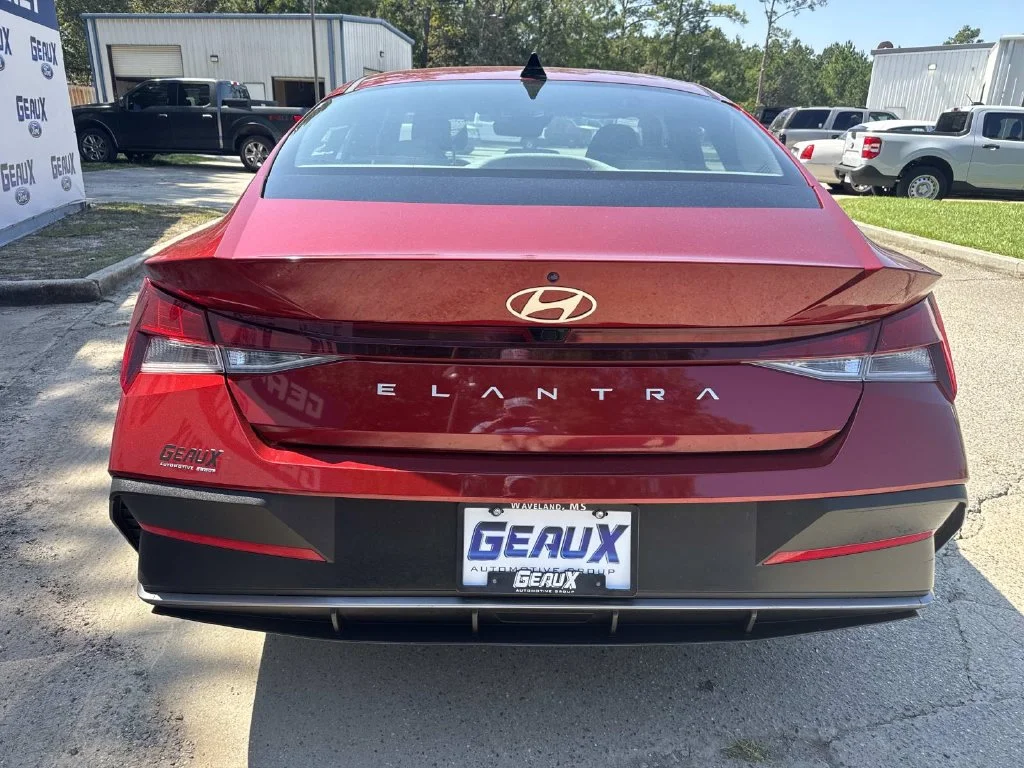 Used 2024 Red Hyundai SEL image 13